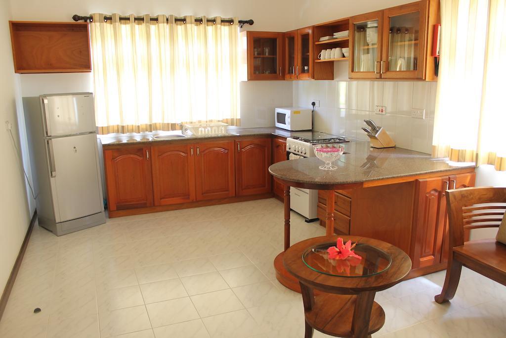 Central Self Catering Apartments Felicite Island Habitación foto